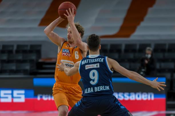 队在战术执 队在战术执